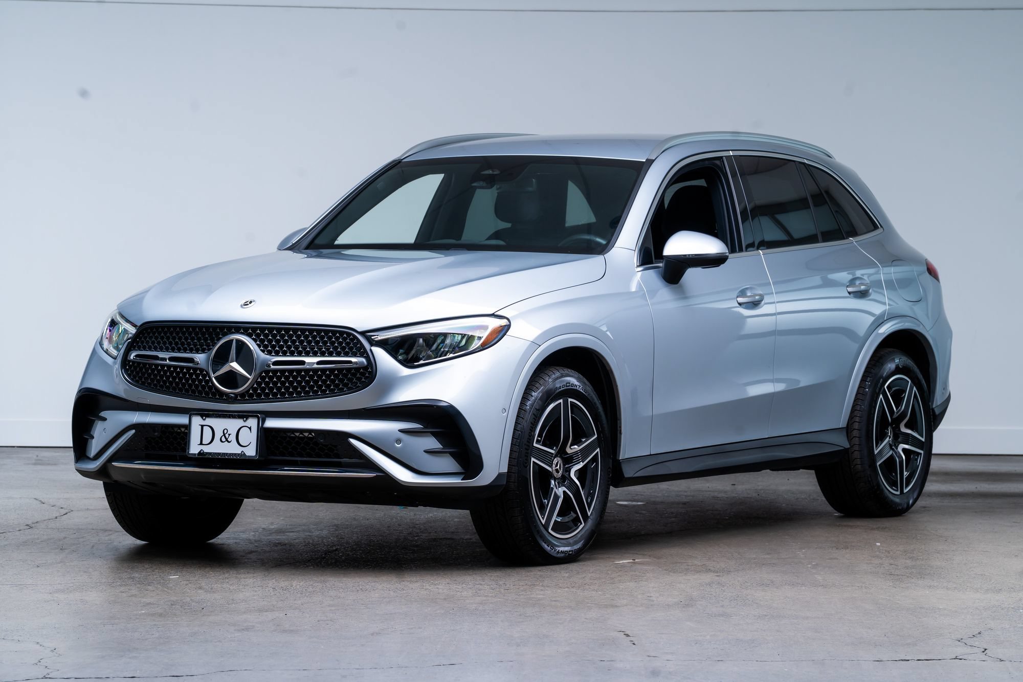 Used 2025 Mercedes-Benz GLC 350e 4MATIC w/ AMG Line image 3