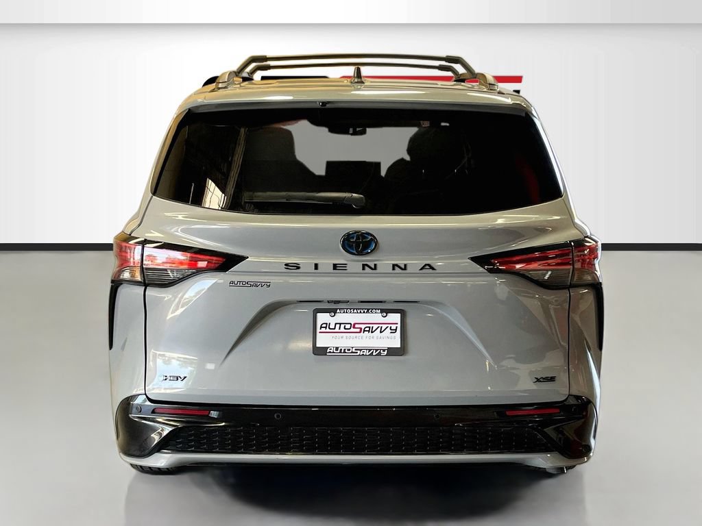 Used 2025 Toyota Sienna XSE w/ XSE Premium Package FWD image 6