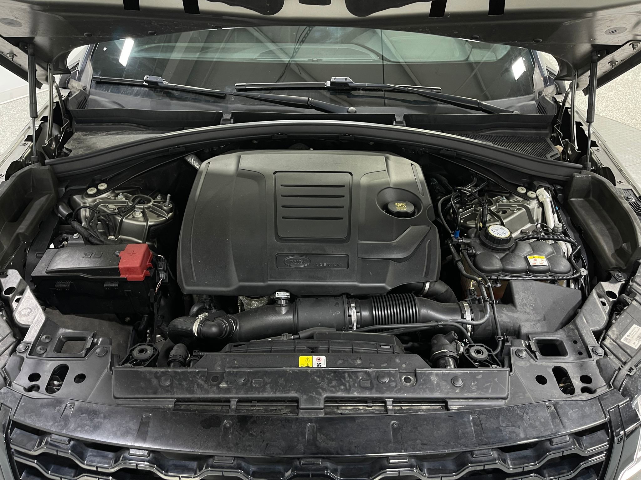 Used 2020 Land Rover Range Rover Velar R-Dynamic S image 26