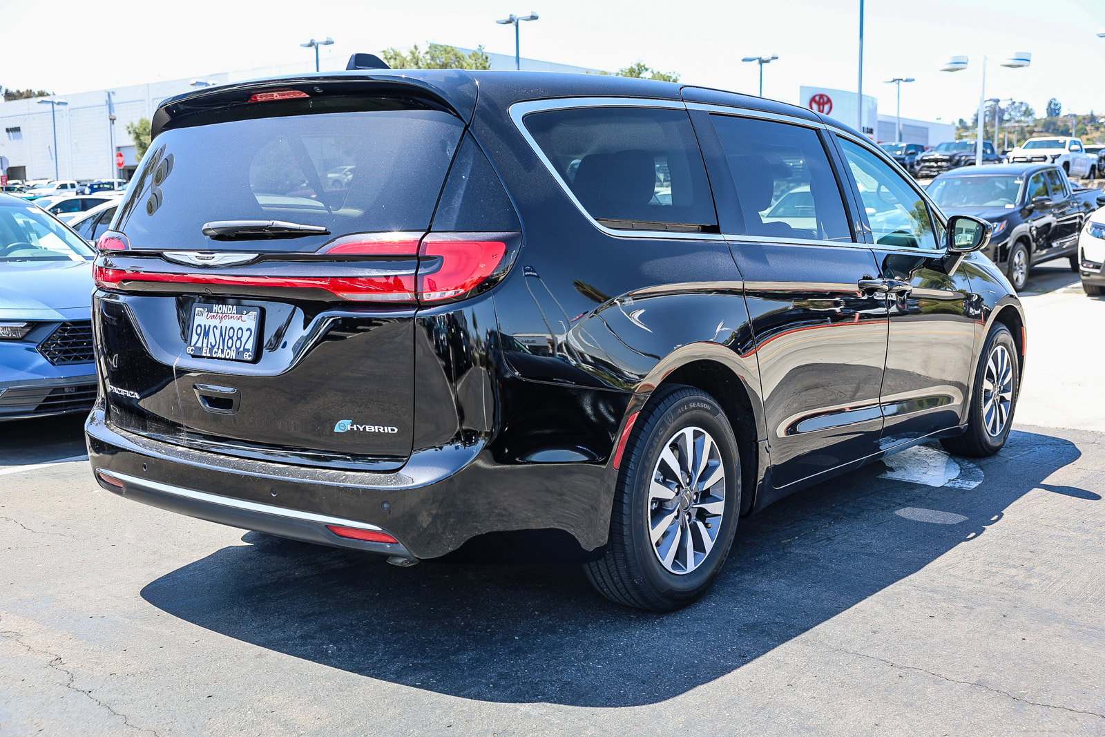 Used 2024 Chrysler Pacifica Select FWD image 24