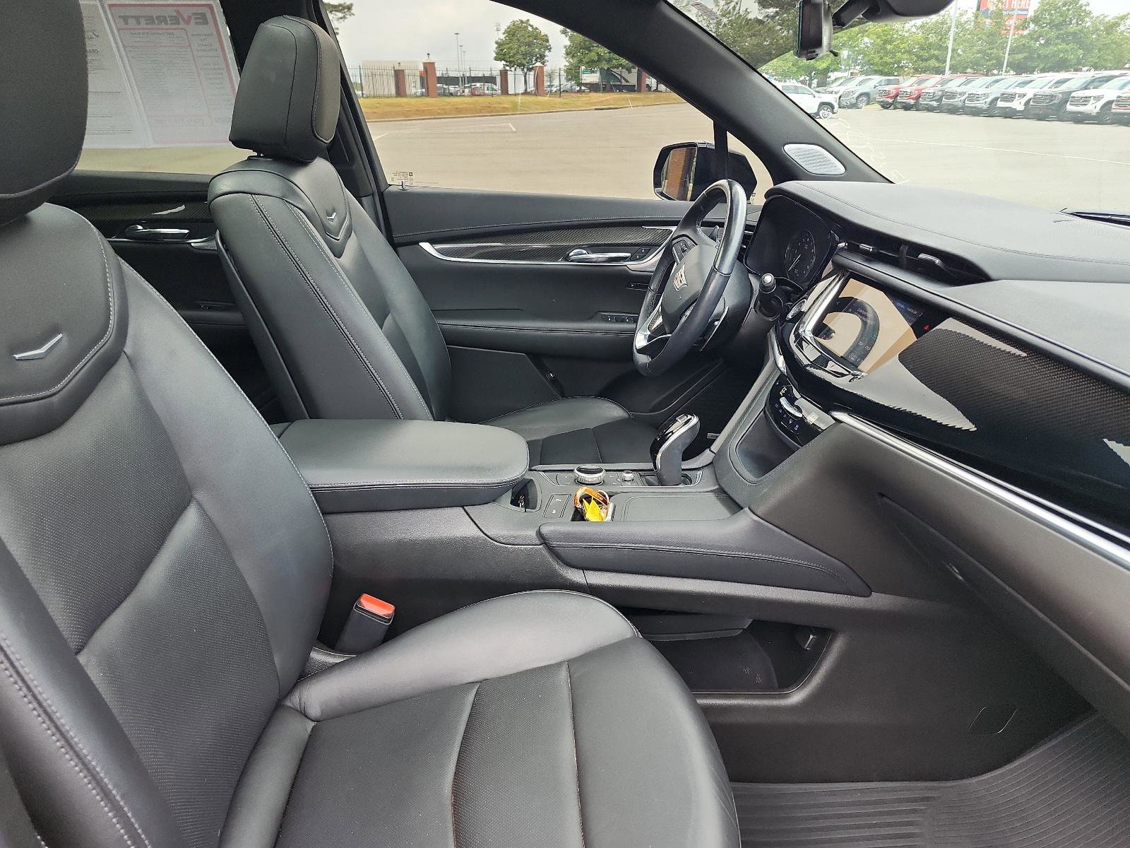 Used 2022 Cadillac XT6 Sport w/ Technology Package image 8