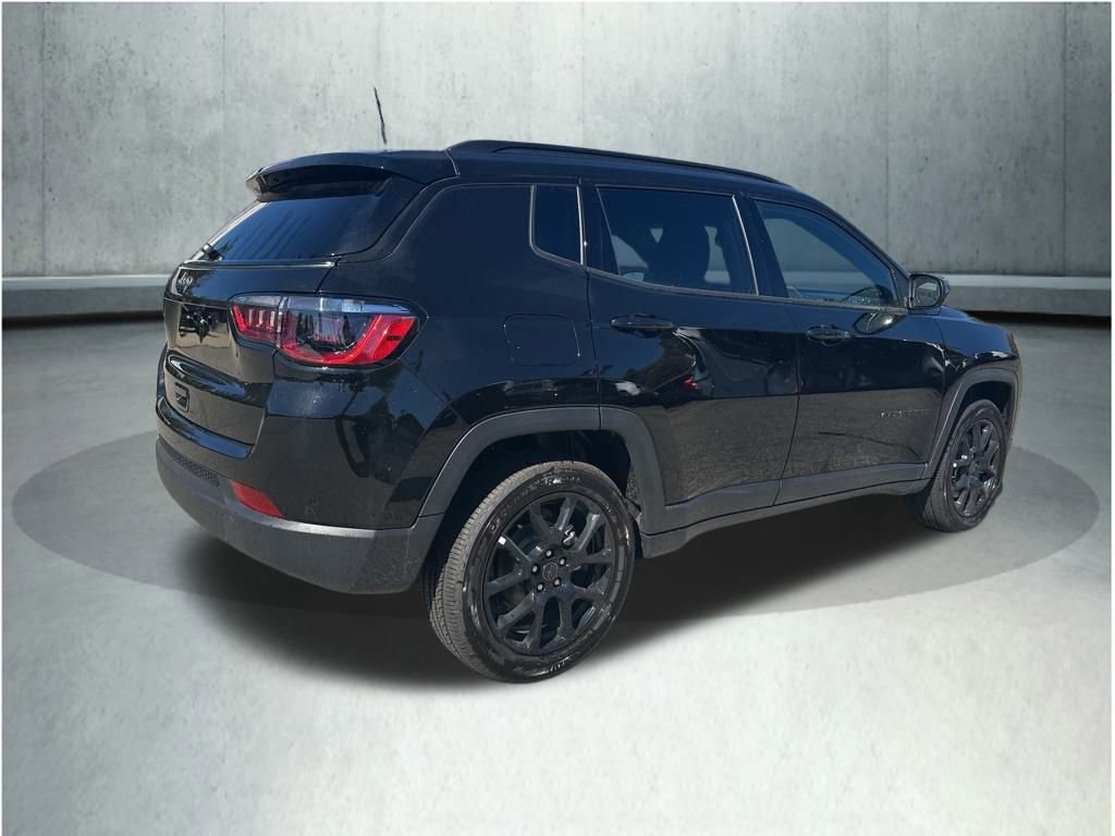 New 2025 Jeep Compass Latitude w/ Sun & Sound Group image 9