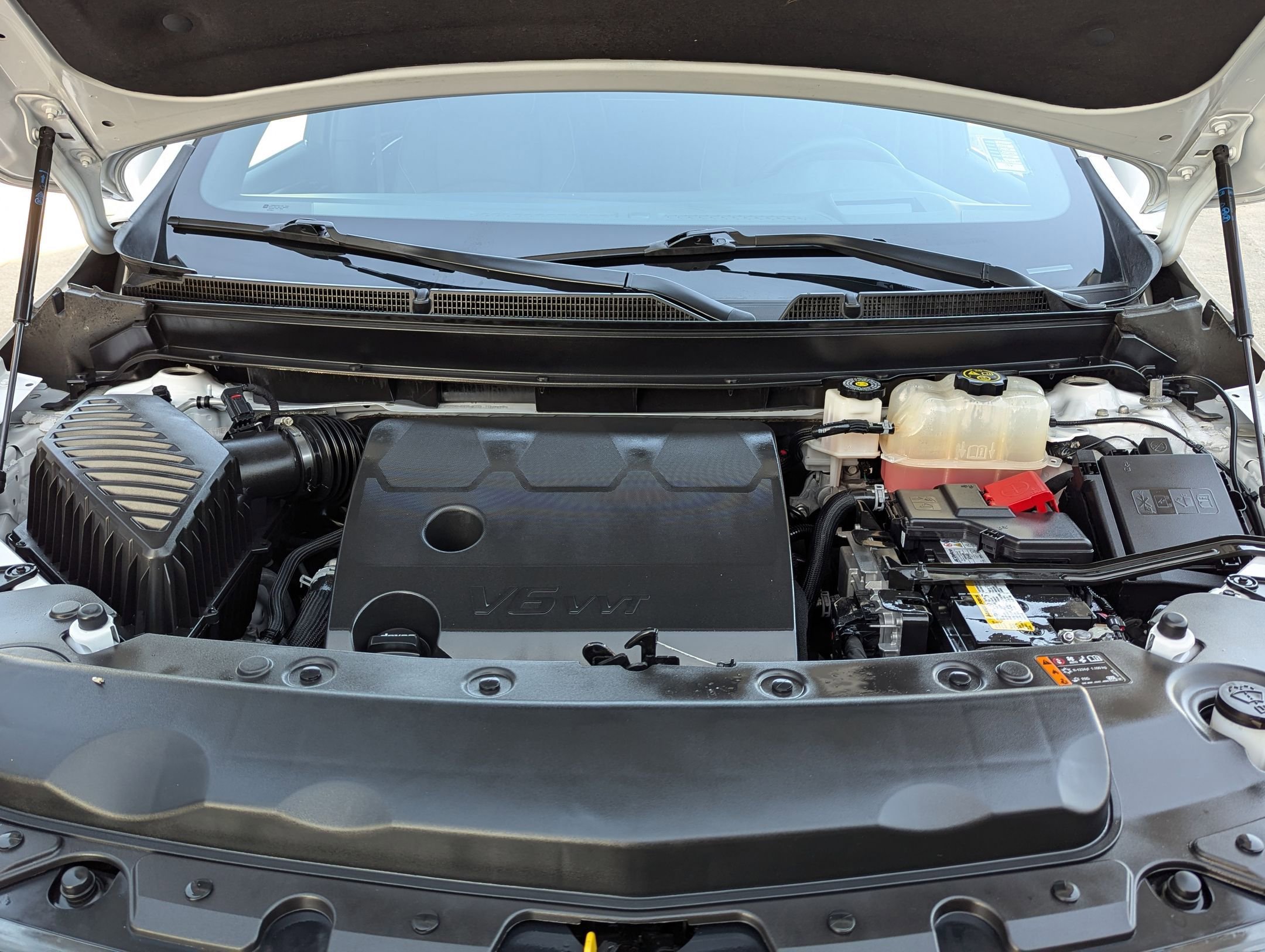 Used 2024 Buick Enclave Avenir w/ Avenir Technology Package image 32