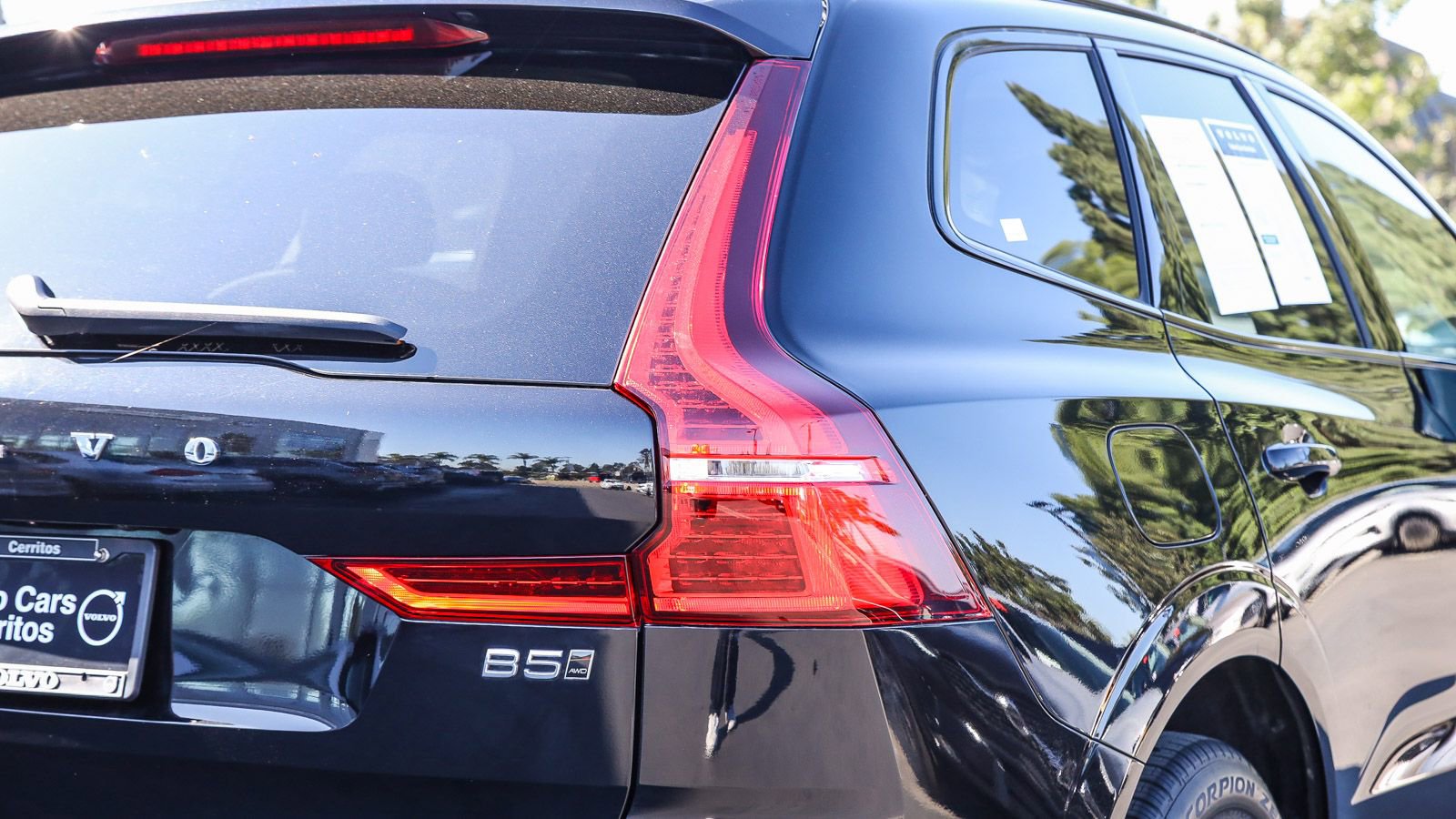 Used 2025 Volvo XC60 B5 Plus image 8