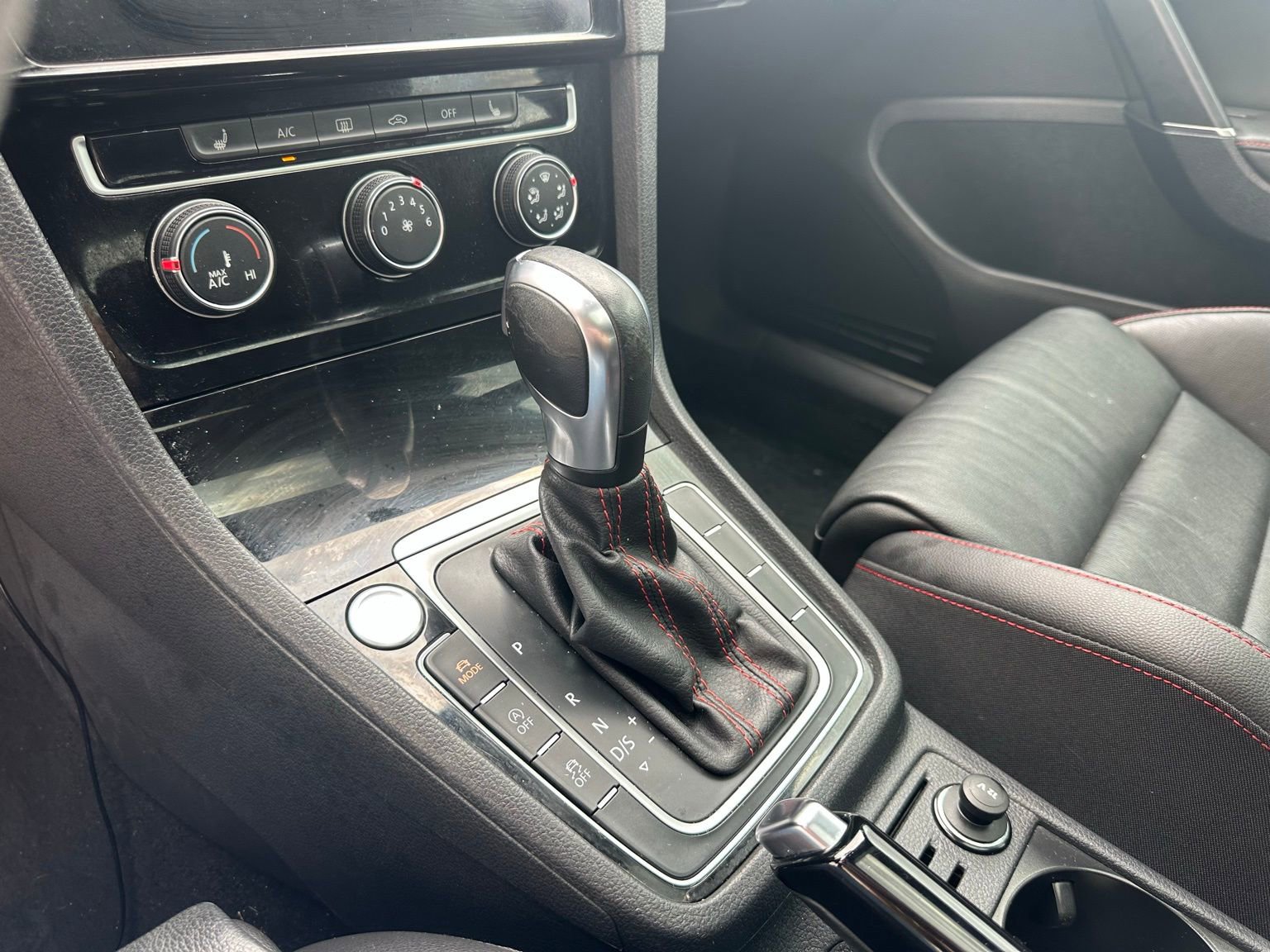 Used 2021 Volkswagen GTI SE image 14