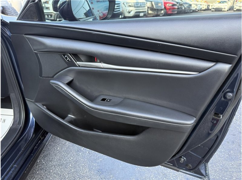 Used 2021 MAZDA MAZDA3 s image 28