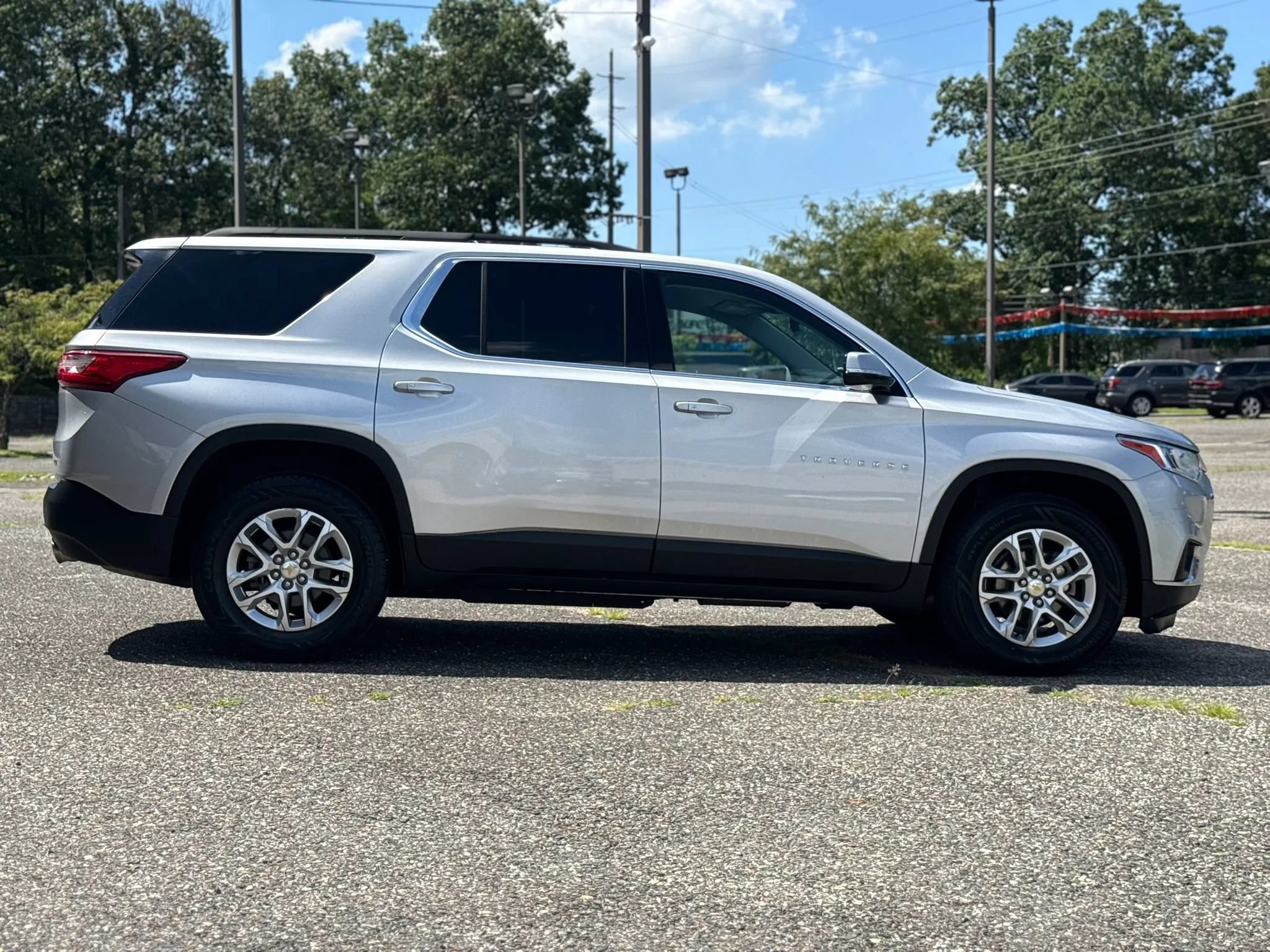 Used 2020 Chevrolet Traverse LT FWD image 6