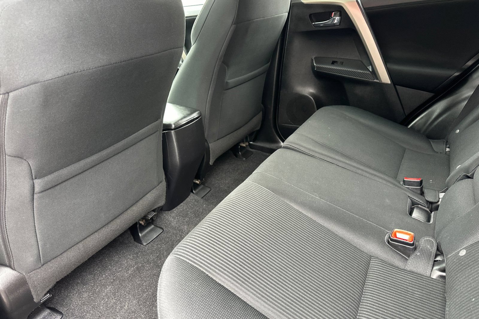 Used 2015 Toyota RAV4 XLE AWD/4WD image 12