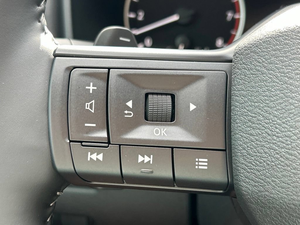 Used 2026 Nissan Rogue SV FWD image 26