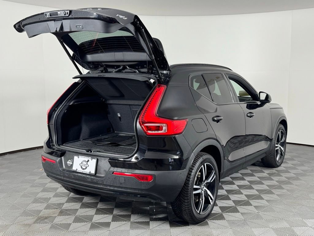Used 2021 Volvo XC40 T5 R-Design w/ Advanced Package AWD/4WD image 6