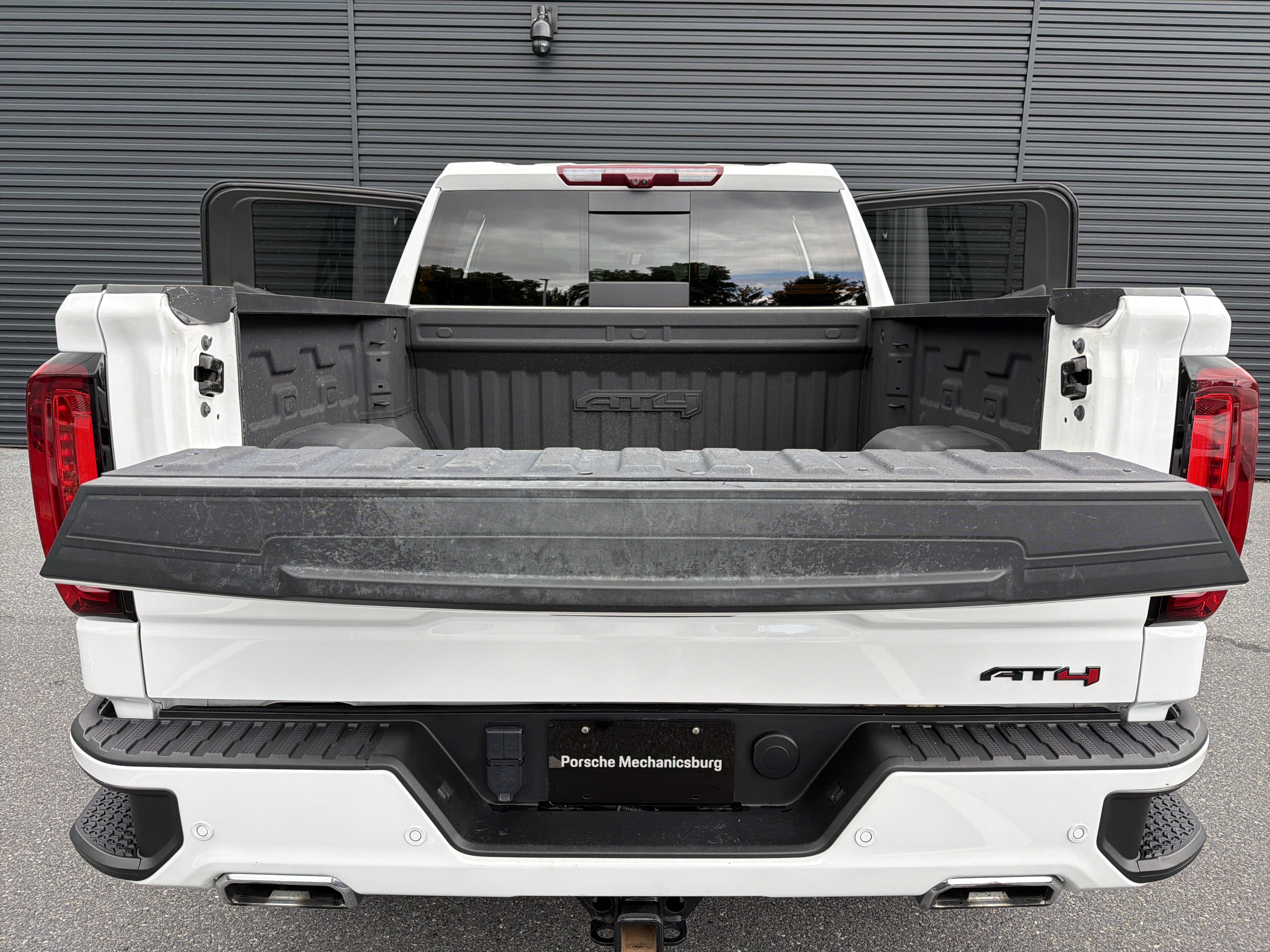 Used 2024 GMC Sierra 1500 AT4 w/ Technology Package AWD/4WD image 29