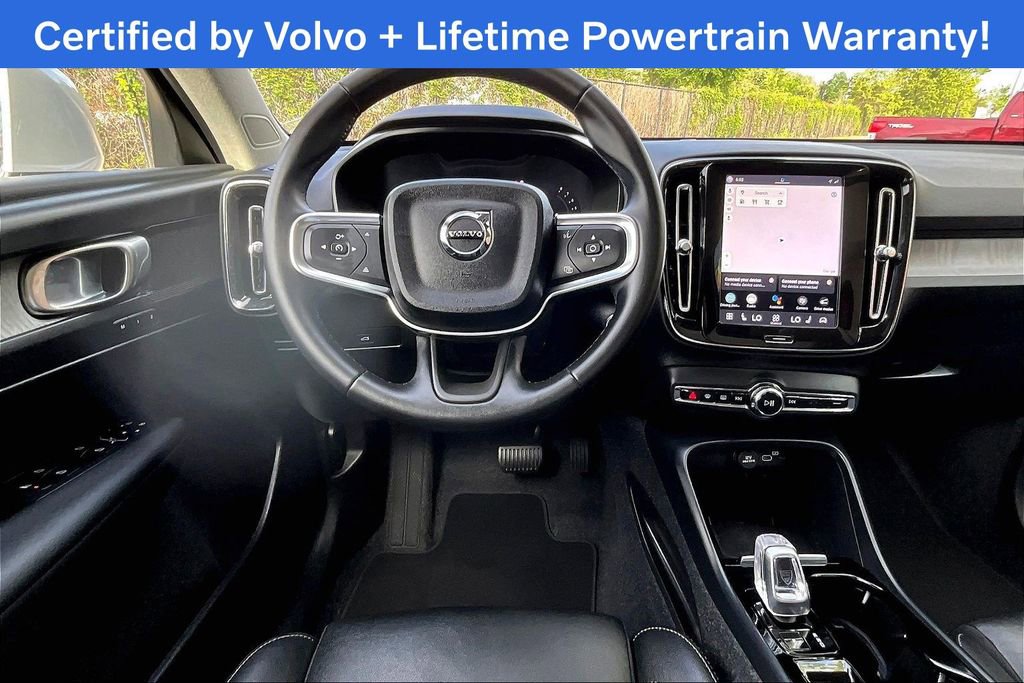 Used 2025 Volvo XC40 B5 Plus image 8