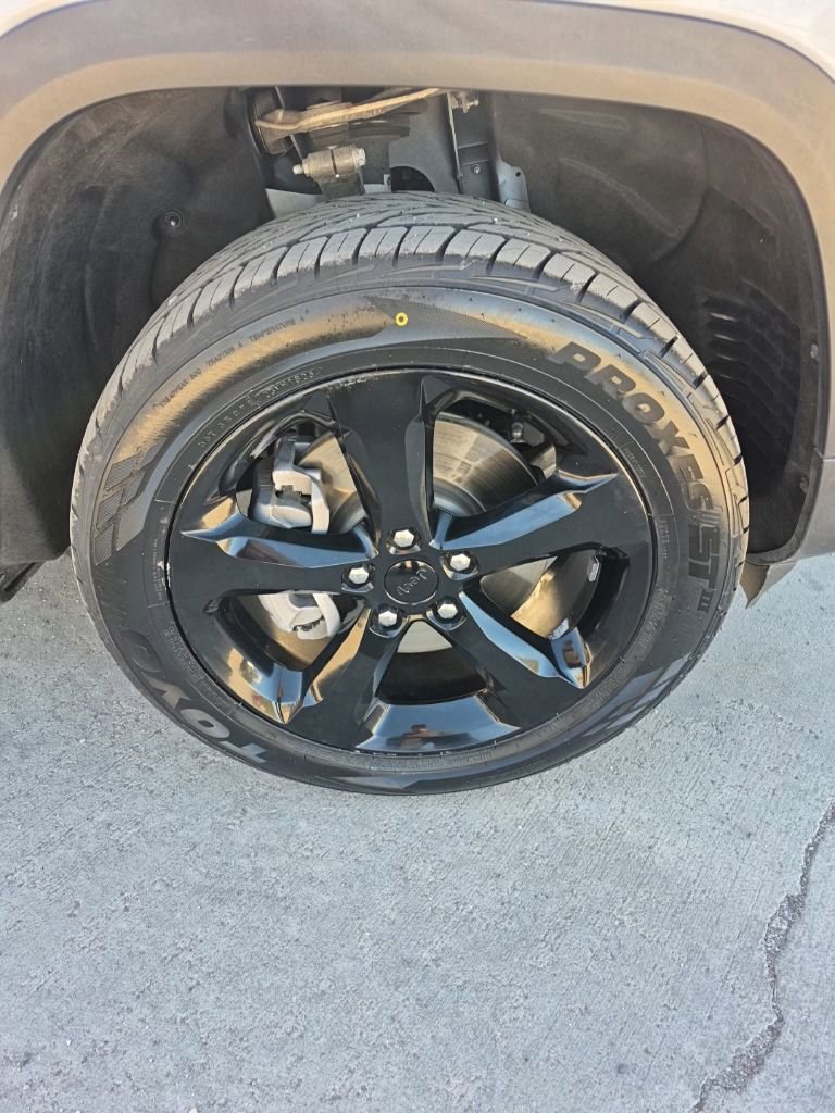 Used 2023 Jeep Grand Cherokee L Altitude AWD/4WD image 11