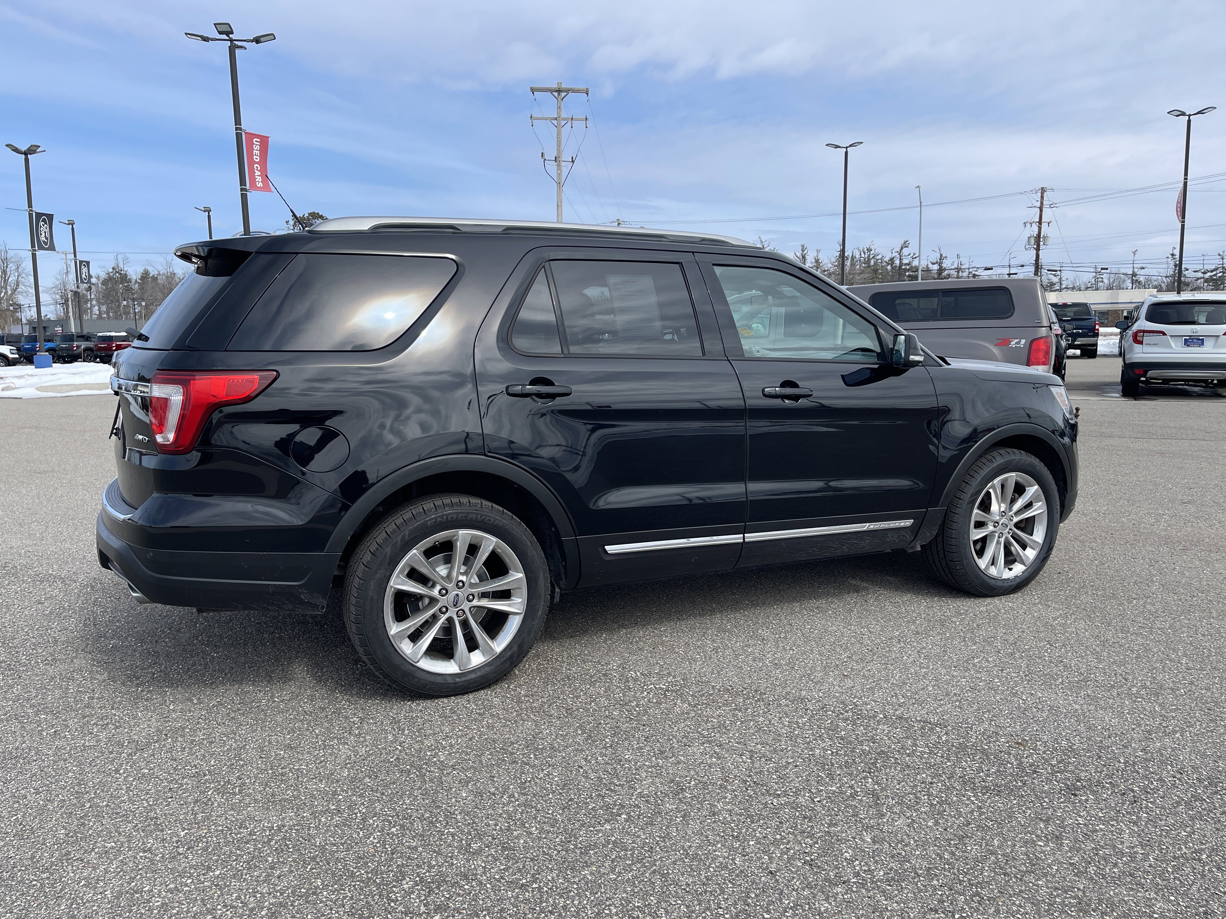 Used 2018 Ford Explorer XLT w/ Equipment Group 202A image 5