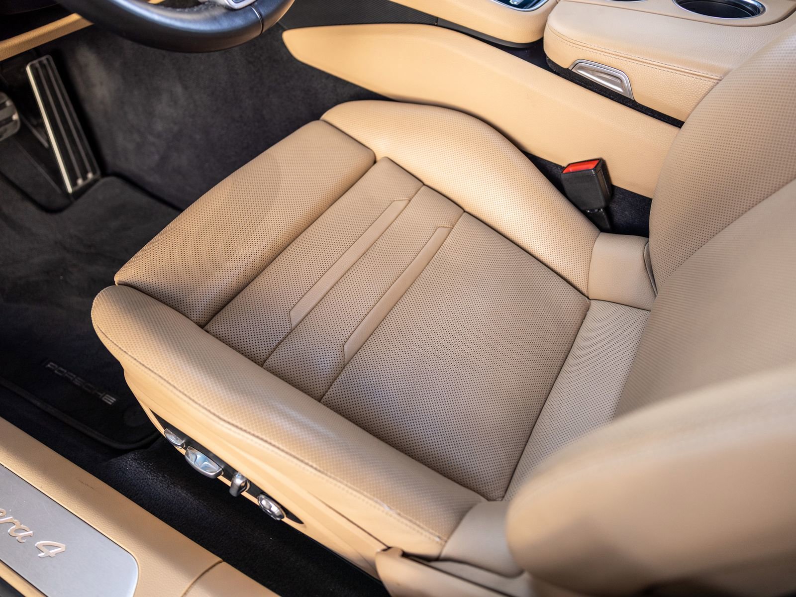 Certified 2020 Porsche Panamera 4 image 43