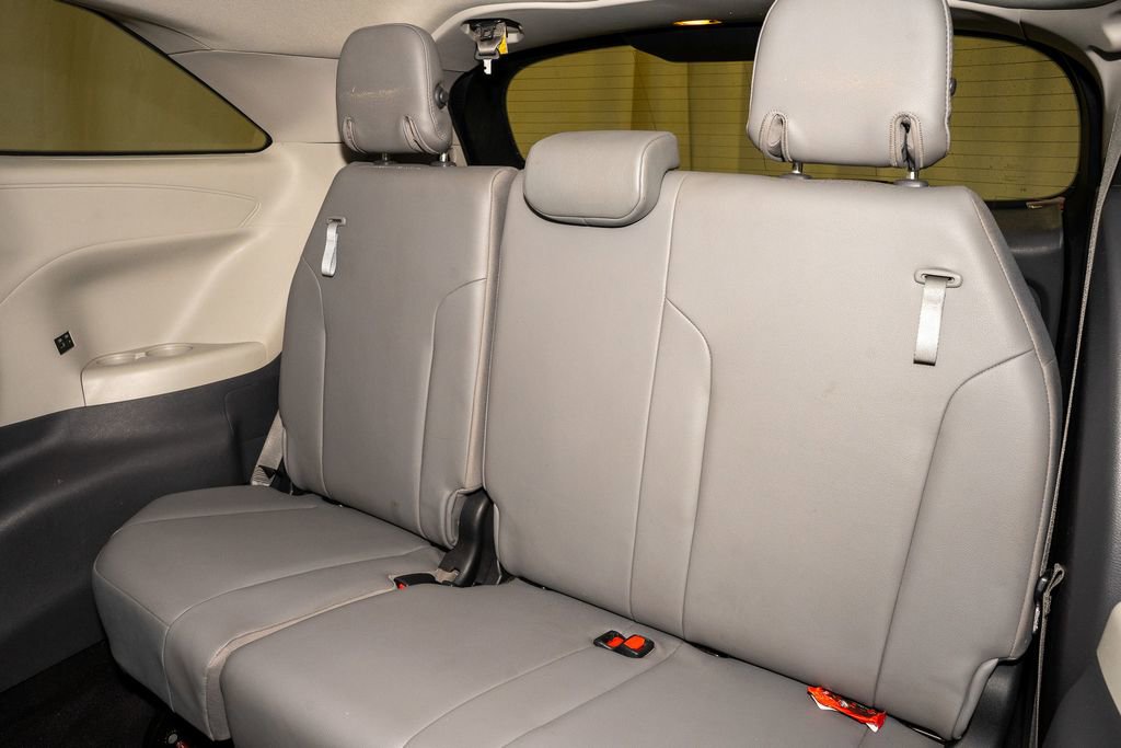 Used 2021 Toyota Sienna XLE image 10