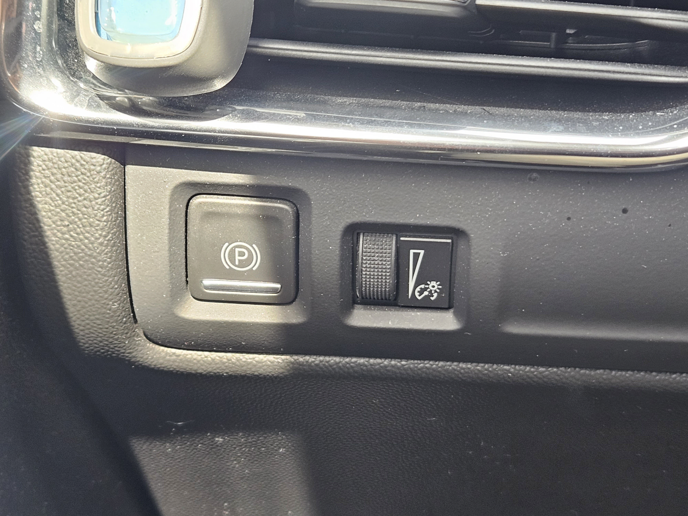 Used 2023 Cadillac XT4 Sport w/ Cold Weather Package FWD image 15