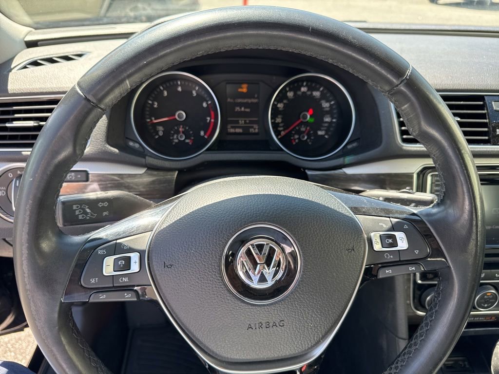 Used 2018 Volkswagen Passat 2.0T SE FWD image 31