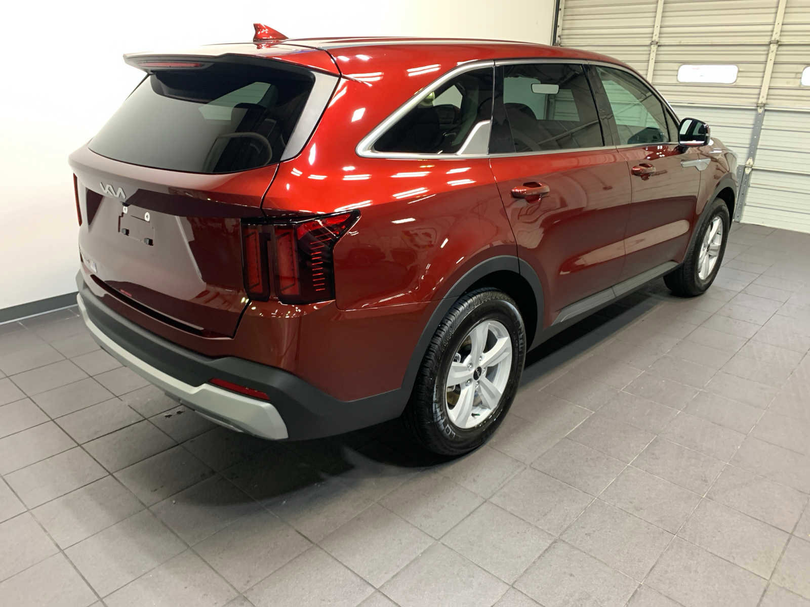 Used 2025 Kia Sorento LX image 3