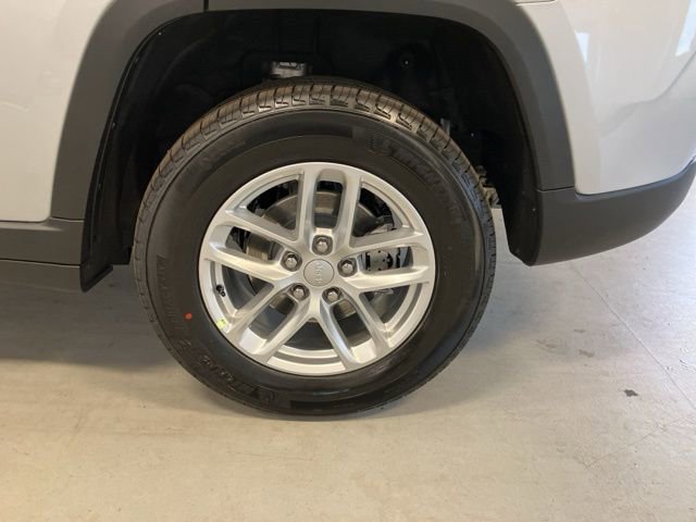 Used 2025 Jeep Grand Cherokee Laredo X w/ Luxury Tech Group I image 7