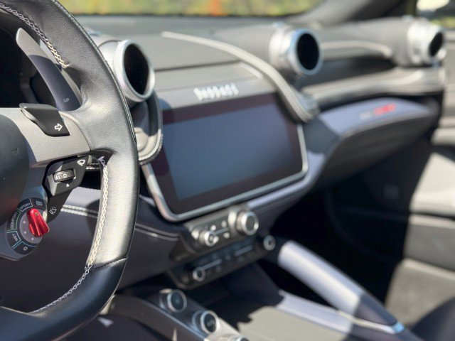 Used 2017 Ferrari GTC4Lusso image 19