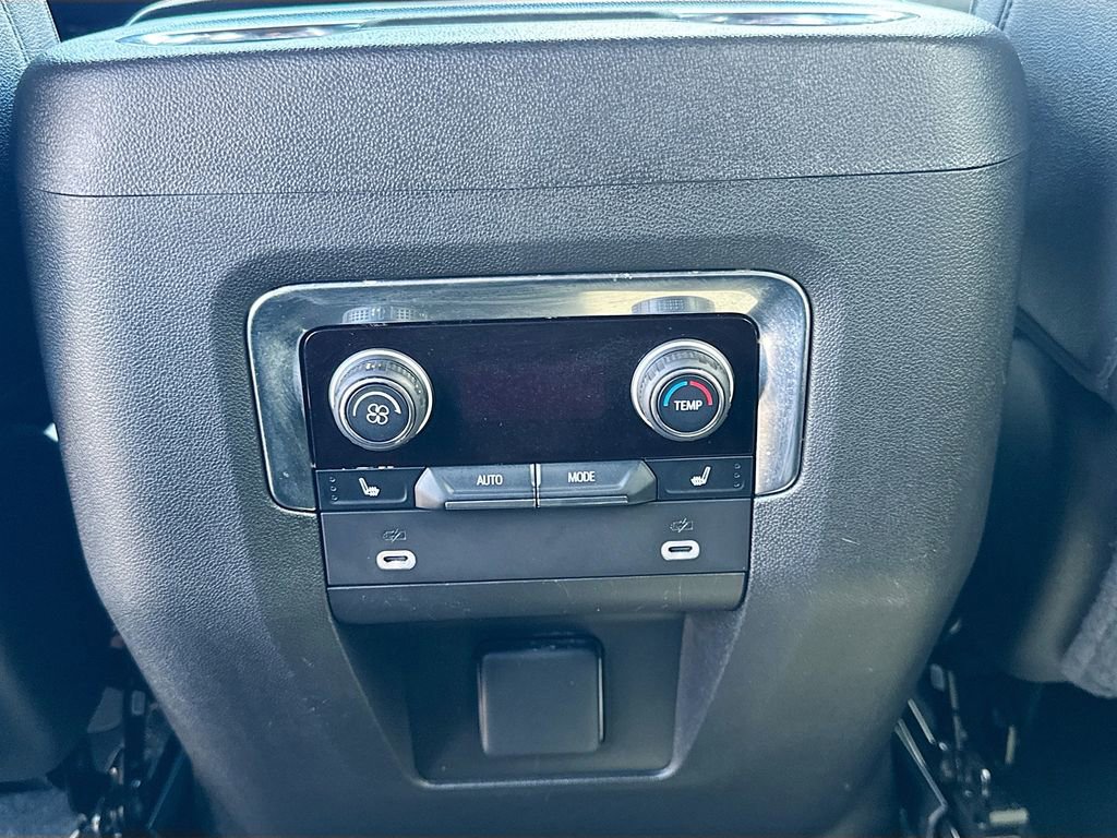 Used 2022 Chevrolet Suburban RST w/ Luxury Package image 22