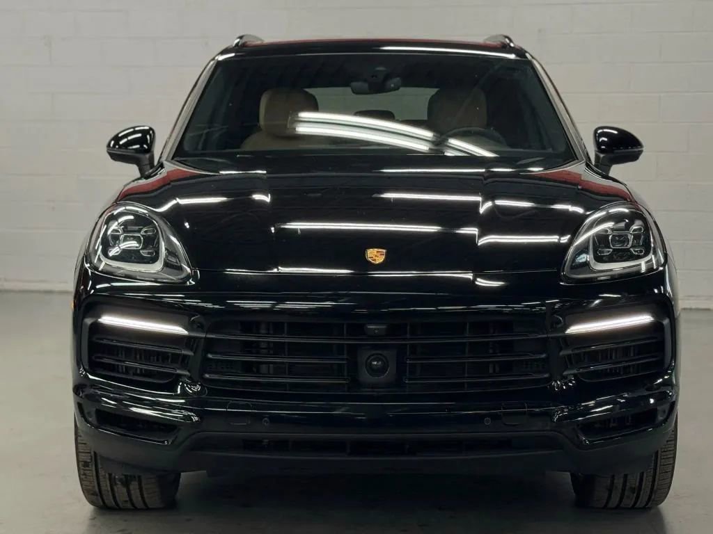 Used 2023 Porsche Cayenne w/ Premium Package image 8