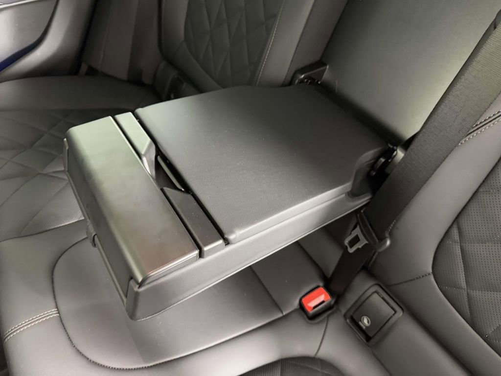 Used 2025 BMW X6 M60i w/ Parking Assistance Package image 34