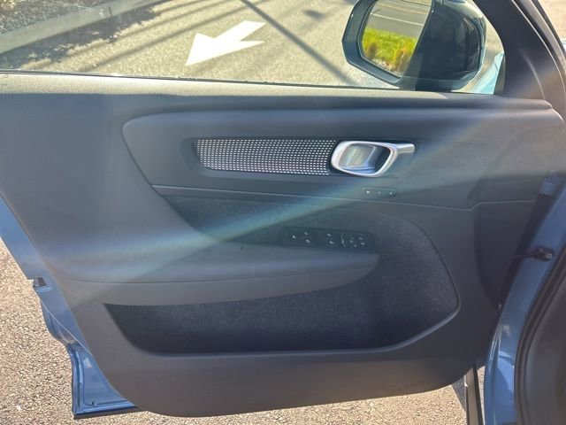 Certified 2025 Volvo XC40 B5 Plus image 15