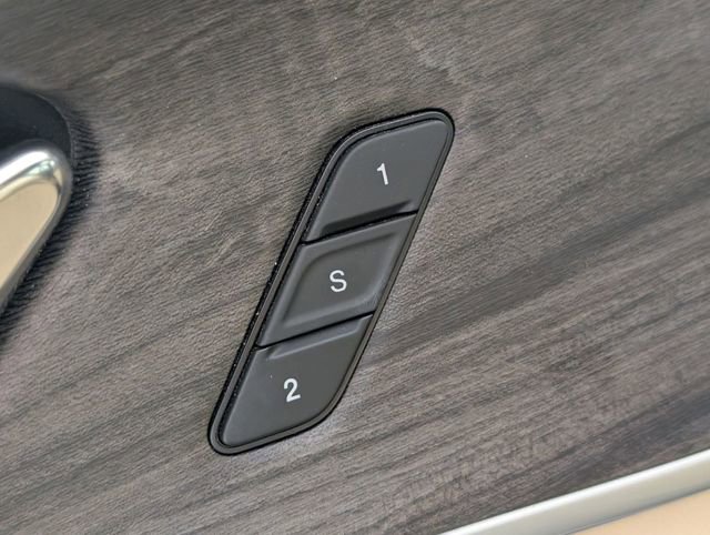 Used 2024 Jeep Grand Cherokee Limited image 11