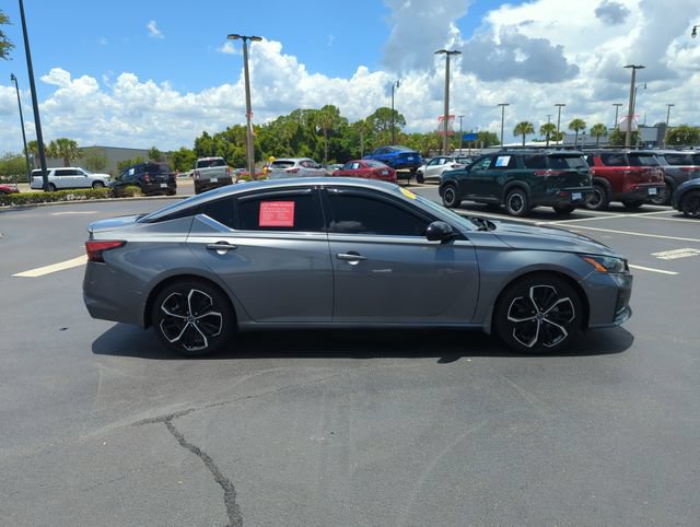 Certified 2023 Nissan Altima 2.5 SR w/ SR Premium Package FWD image 3
