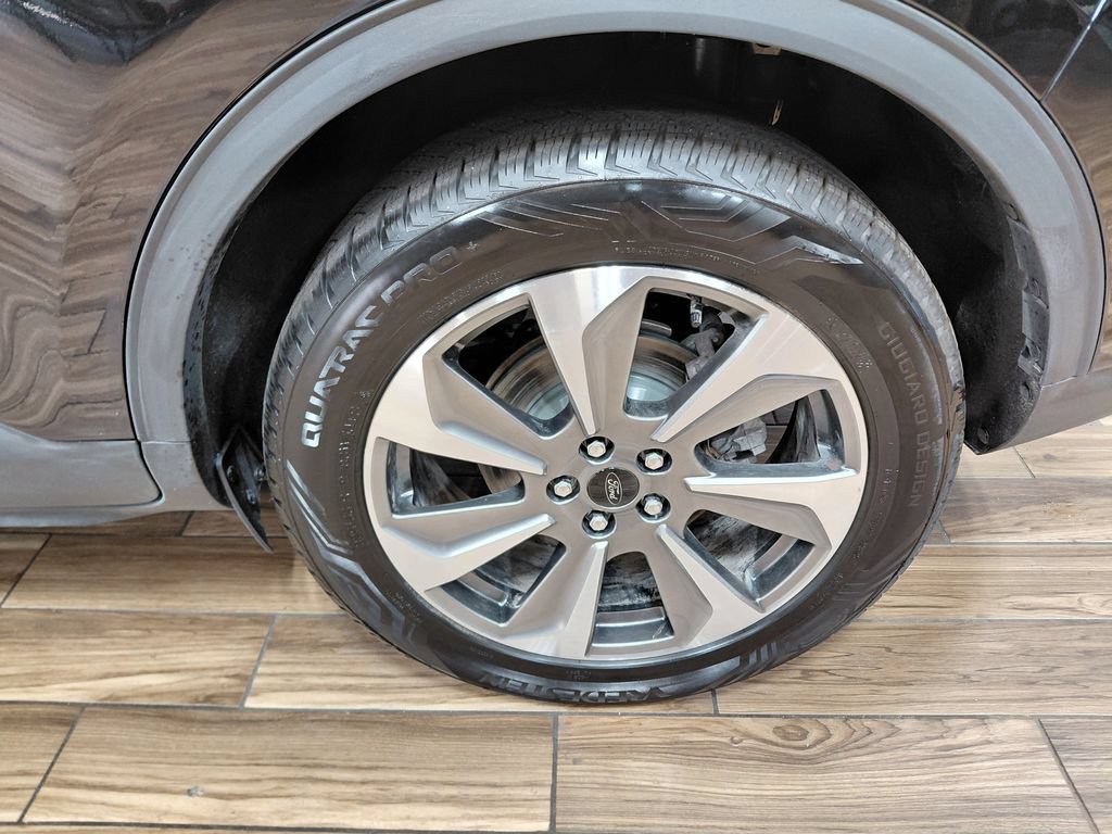 Certified 2025 Ford Escape Platinum AWD/4WD image 12