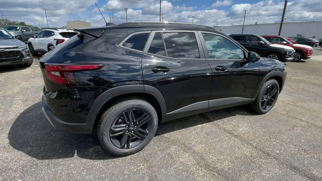 New 2026 Chevrolet Trax ACTIV w/ Sunroof Package FWD image 2
