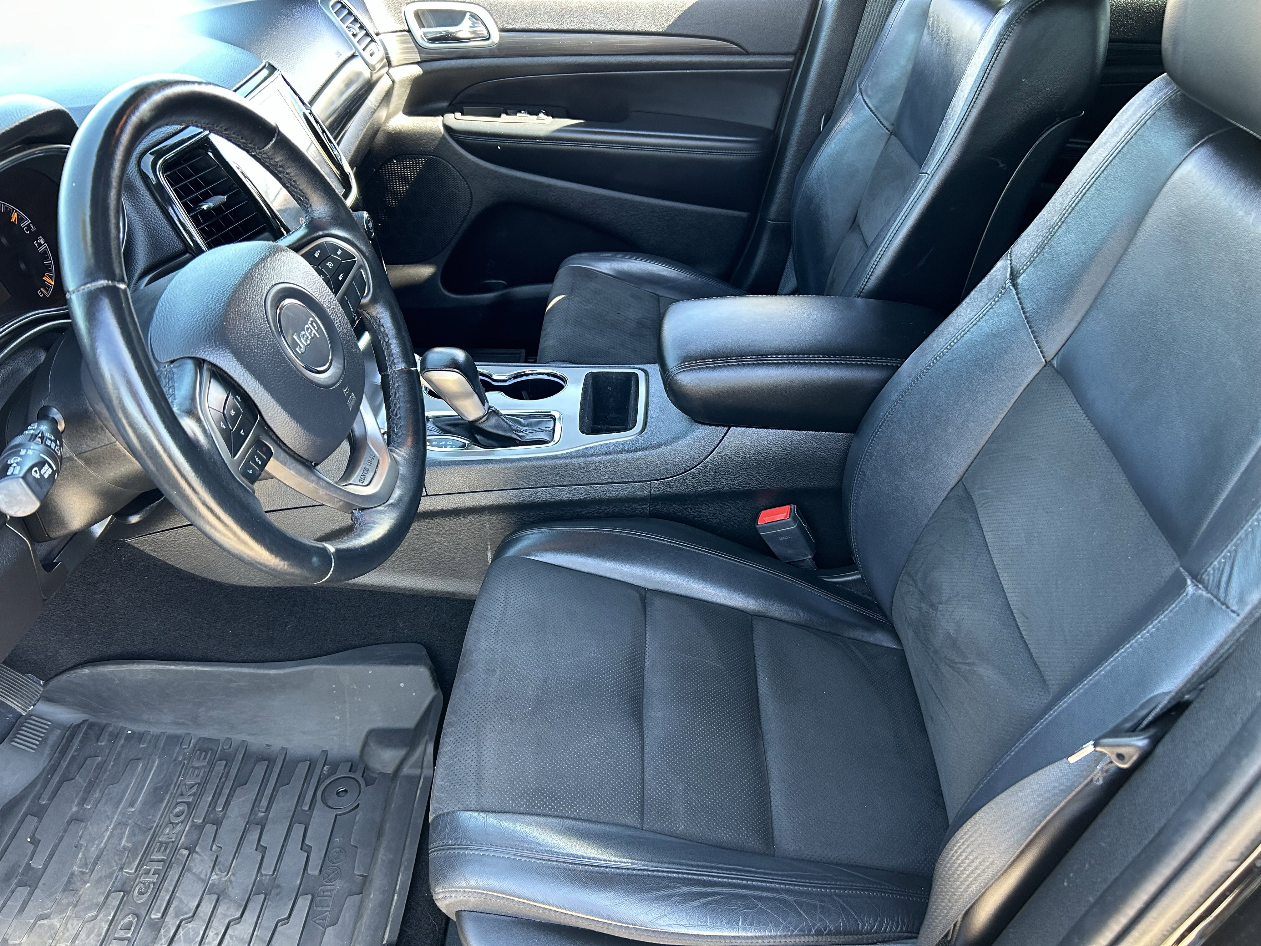 Certified 2021 Jeep Grand Cherokee Laredo X AWD/4WD image 18