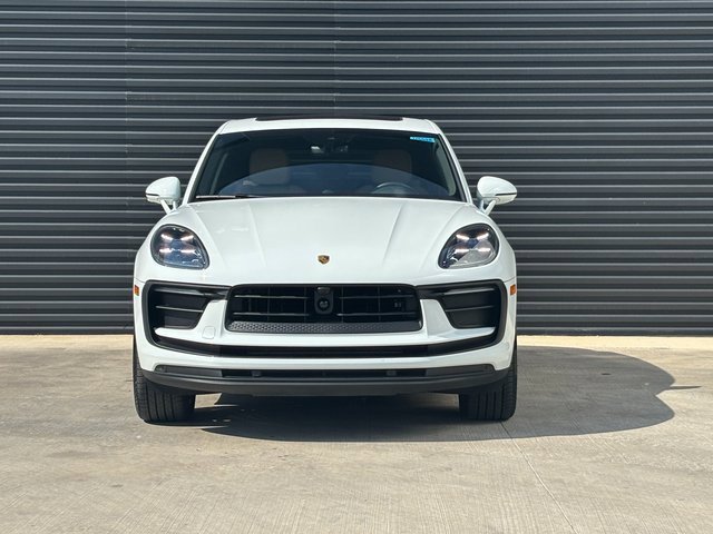 Certified 2025 Porsche Macan image 10