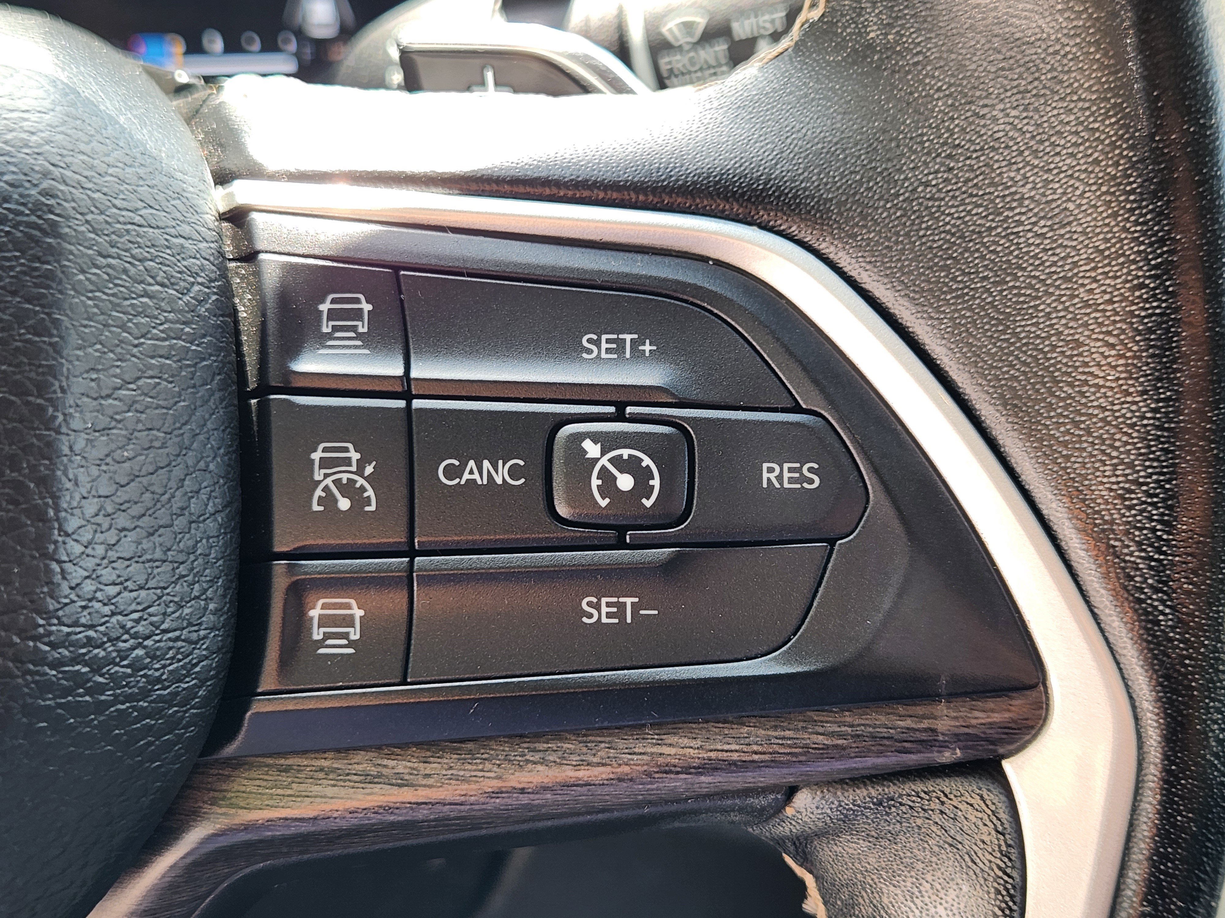 Used 2022 Jeep Grand Cherokee L Limited AWD/4WD image 26