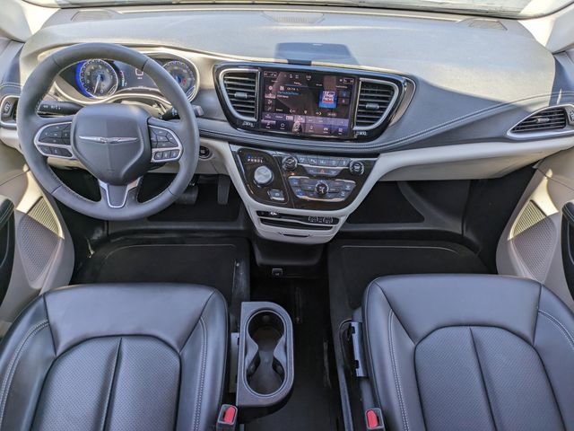 Used 2023 Chrysler Pacifica Touring-L FWD image 18