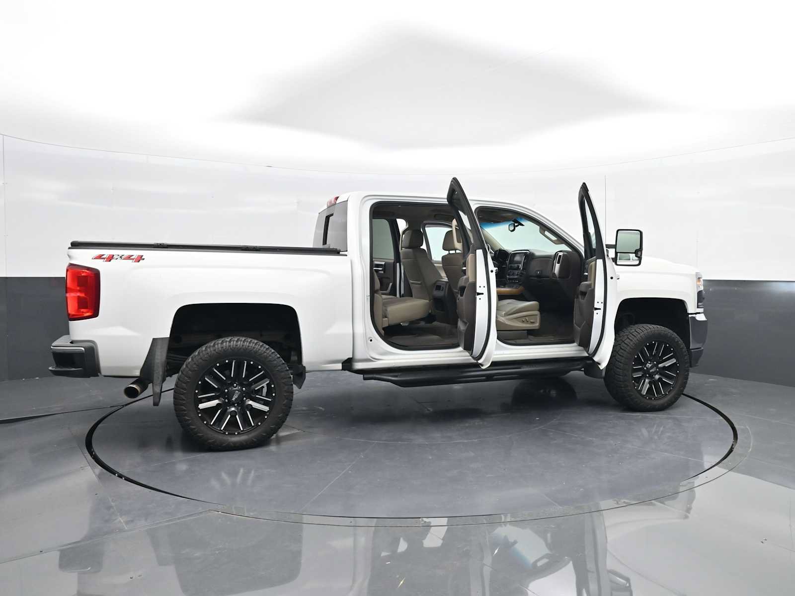 Used 2018 Chevrolet Silverado 1500 LTZ w/ Sport Package AWD/4WD image 46