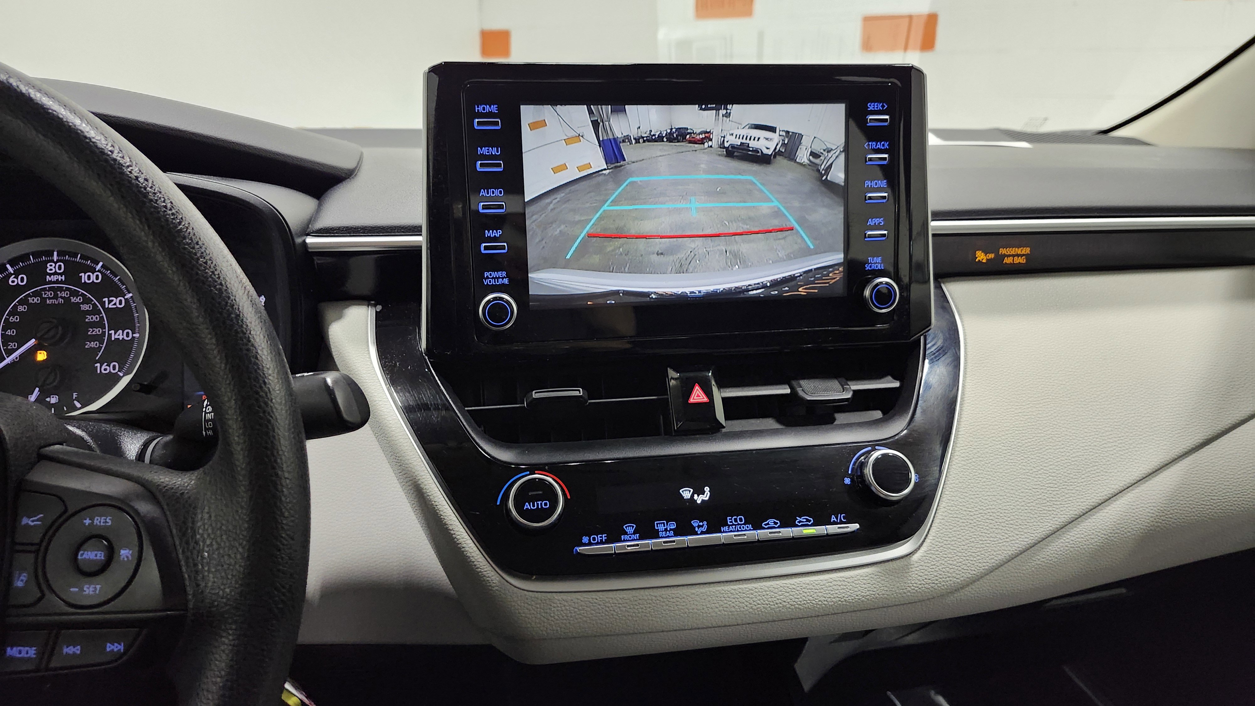 Used 2020 Toyota Corolla LE image 25