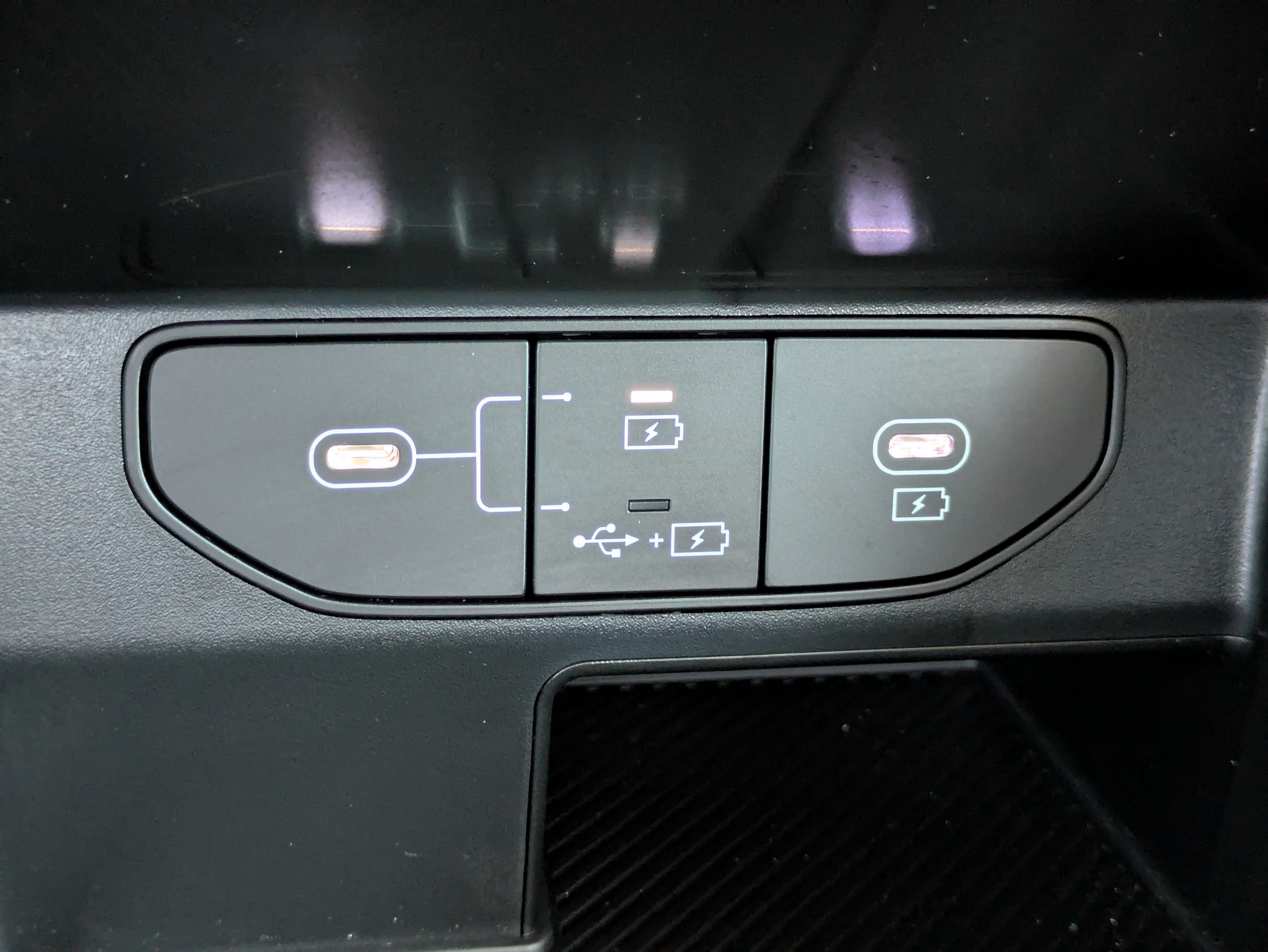 Certified 2025 Kia Sorento LX FWD image 24