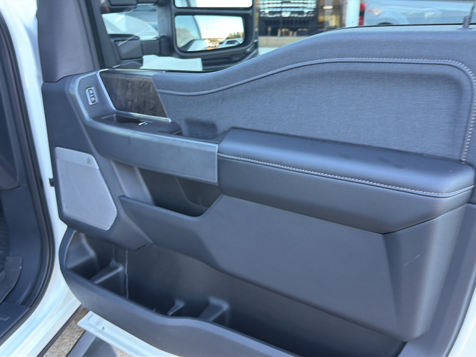 Used 2024 Ford F250 Lariat w/ Lariat Ultimate Package AWD/4WD image 17