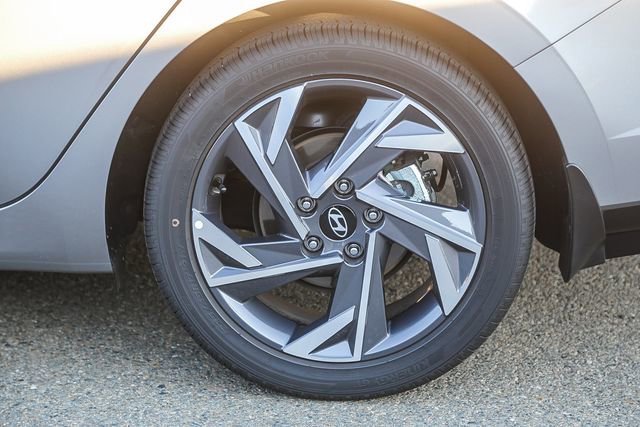 Certified 2025 Hyundai Elantra SEL image 12