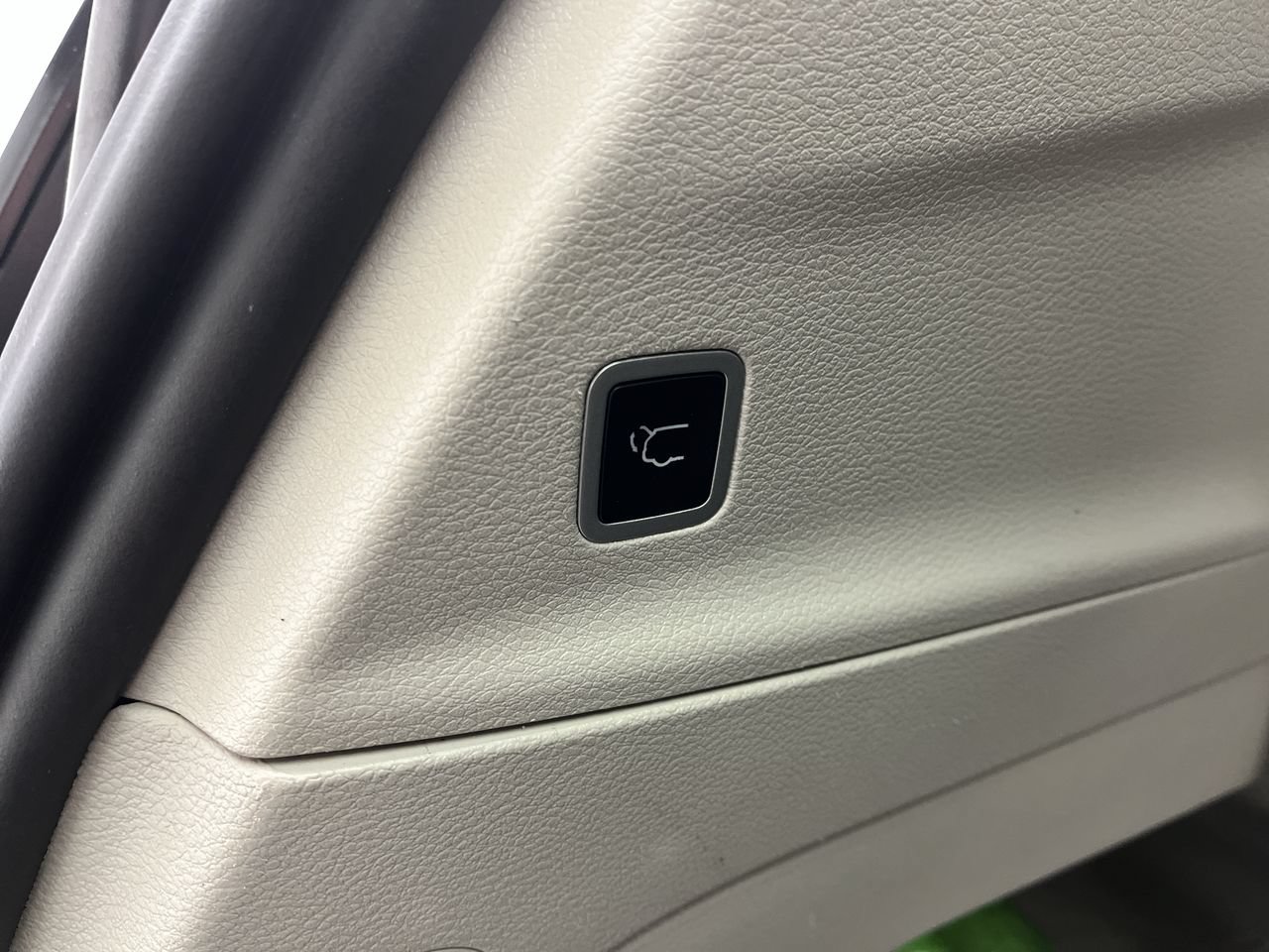 Used 2024 Chrysler Pacifica Limited FWD image 35