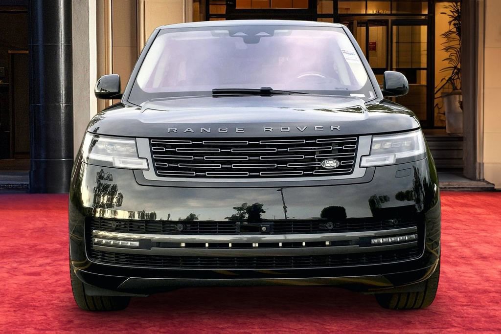 Used 2023 Land Rover Range Rover Long Wheelbase Autobiography image 3