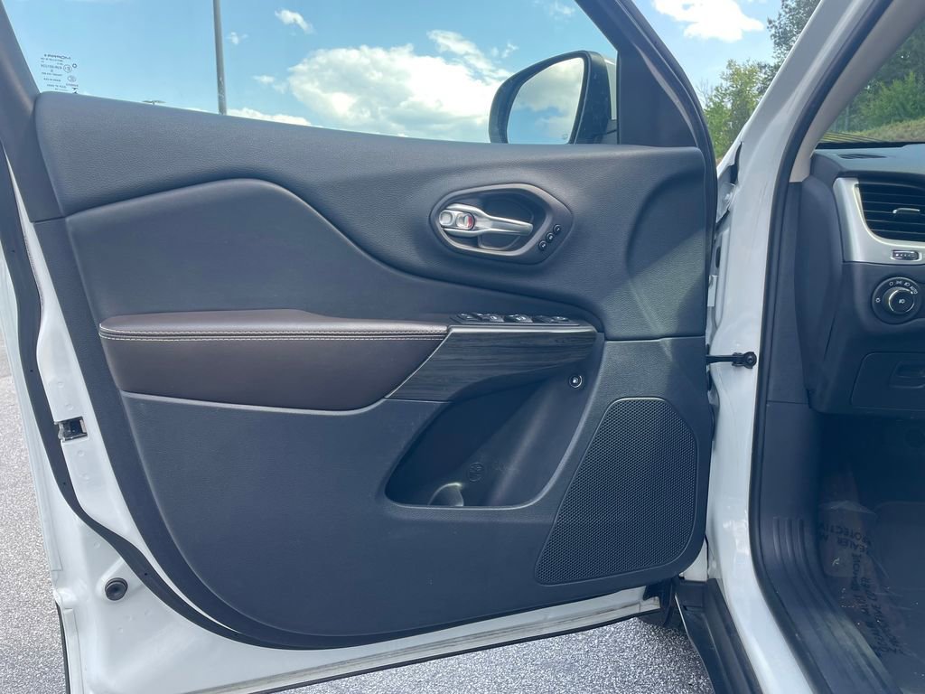 Used 2014 Jeep Cherokee Limited w/ Technology Group image 10