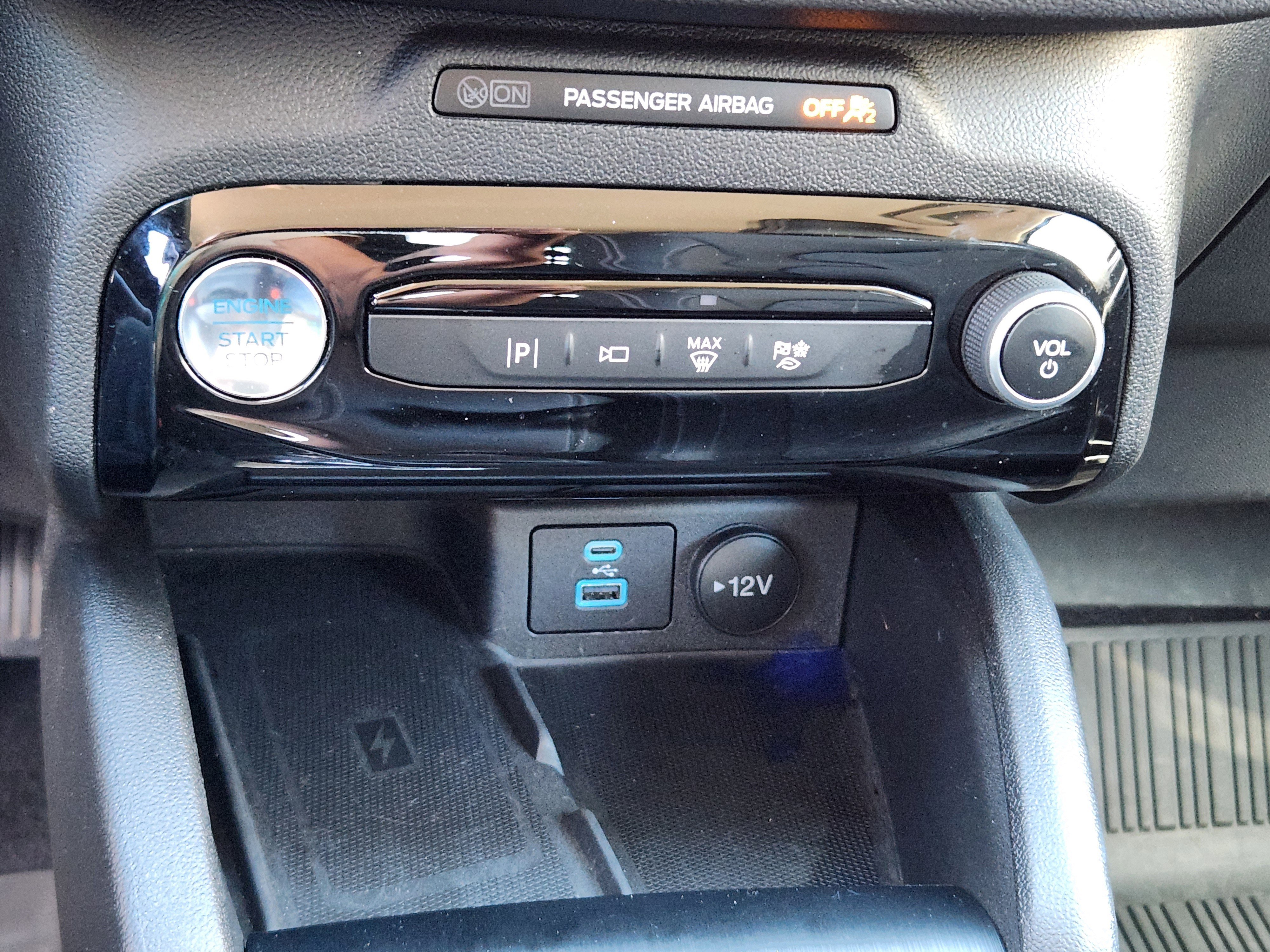 Used 2023 Ford Escape Platinum w/ Premium Technology Package image 28