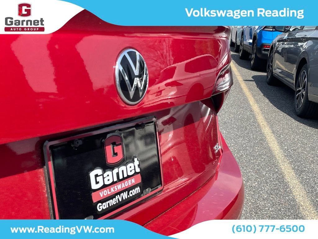 Used 2023 Volkswagen Jetta SE w/ Panoramic Sunroof Package FWD image 14