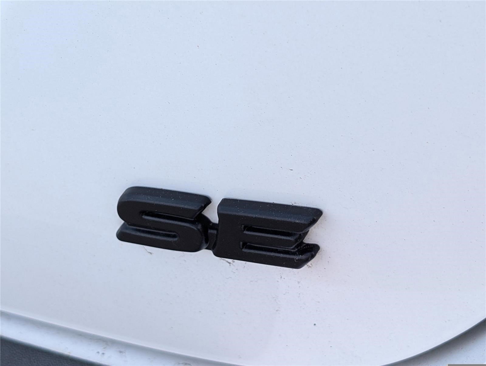 Used 2024 Toyota Camry SE image 9