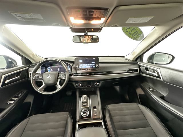 Used 2023 Mitsubishi Outlander SE AWD/4WD image 11