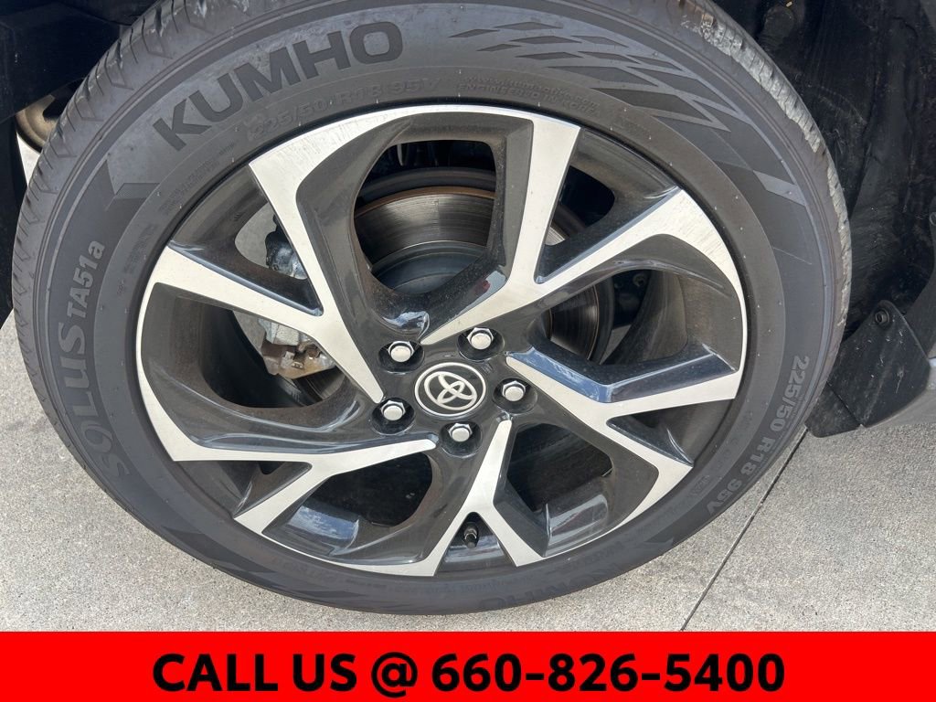 Used 2021 Toyota C-HR XLE image 5
